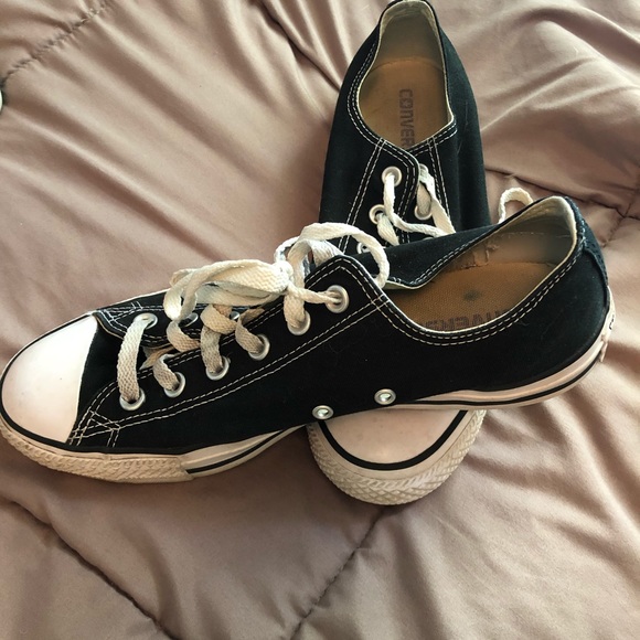 Black converse - Picture 1 of 8